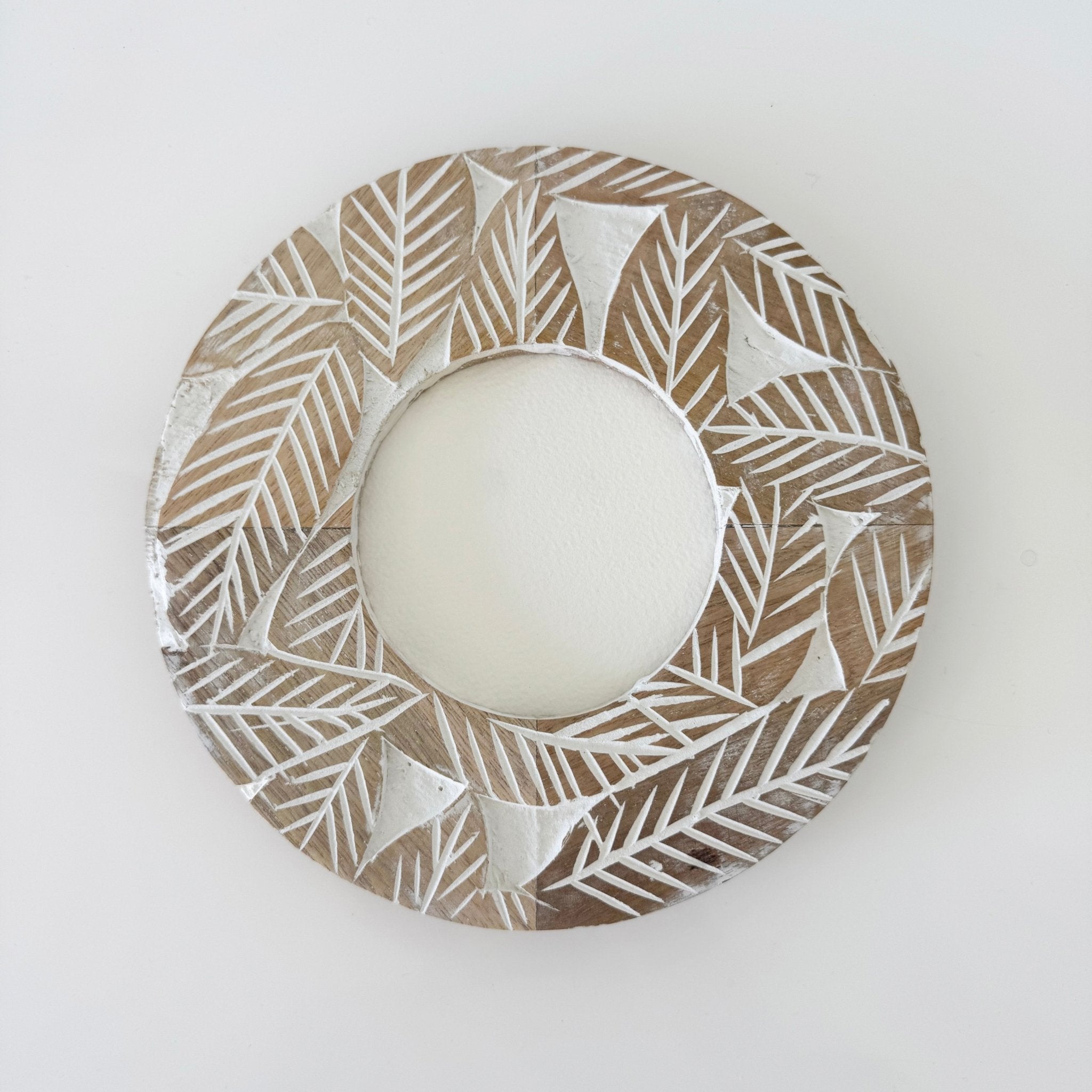 Round Carved Leaf Frame - Nest and Bird - Nest & Bird
